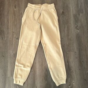 Lululemon Scuba Jogger size 4